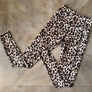 Victoria’s Secret High-Rise Flow On Point Essential Legging. Size 4. Leopard.